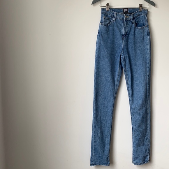 BDG High Rise Girlfriend High Rise Jeans Medium Wash Jeans - Picture 2 of 6